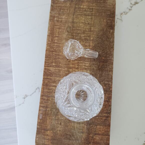 VTG Cut Glass Crystal Decanter Bird Motif Barware Clear Stopper Heavy Pressed - Picture 7 of 8